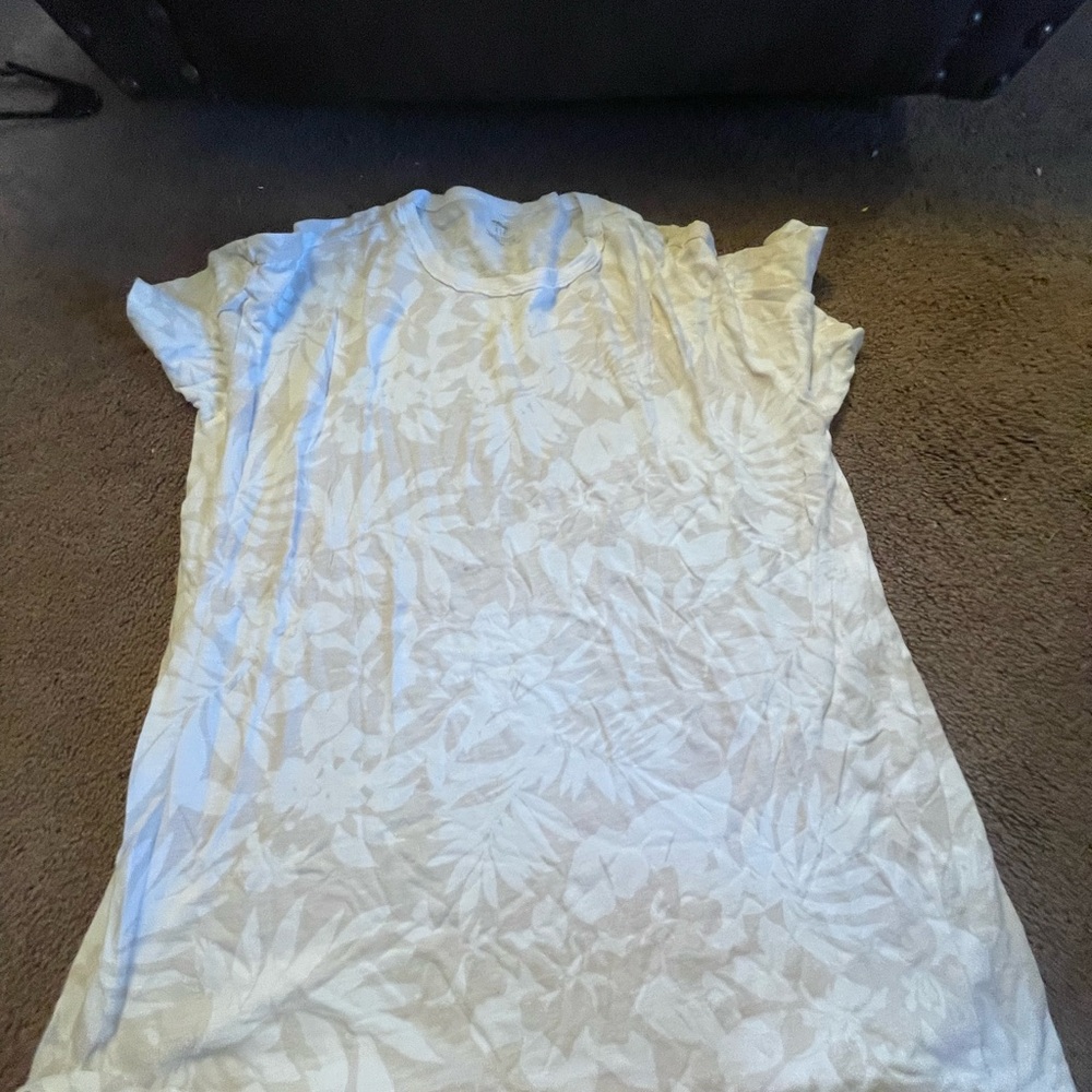 Chic White Leaf Pattern T-Shirt